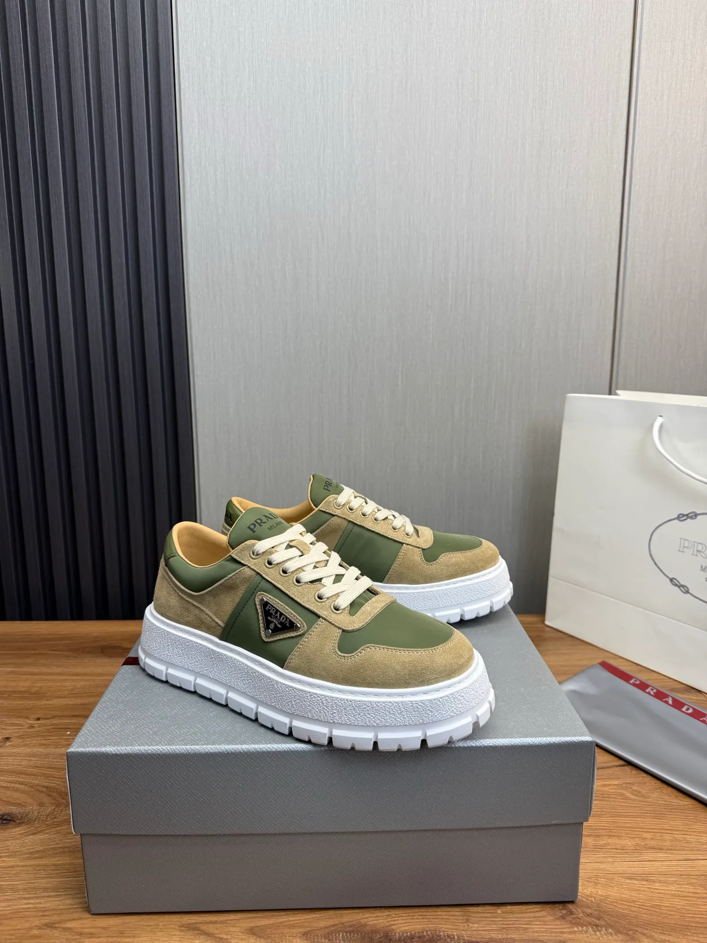 Men's shoes 💰620💰 [PRADA] Autumn and winter hot men's shoes are shipped 👏Official website synchronized ⬆️Original fly-woven cowhide fabric + cowhide lining, 1⃣️:1⃣️reproduction, original sole, 38-45 (45. Customized, non-refundable)